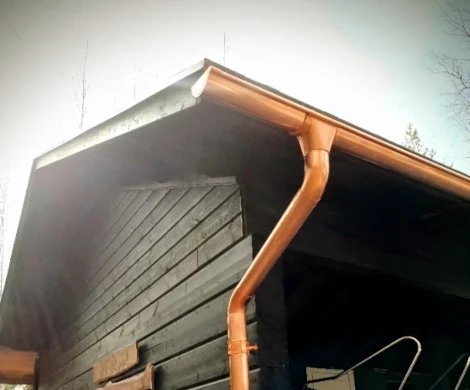 Upeat kupariset rännit ja sadevesijärjestelmä